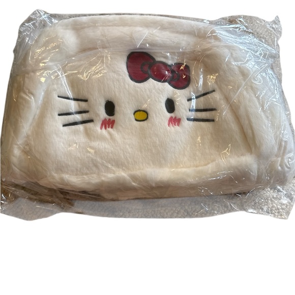 Hello Kitty White Plush Backpack with Red Bow - Picture 6 of 6